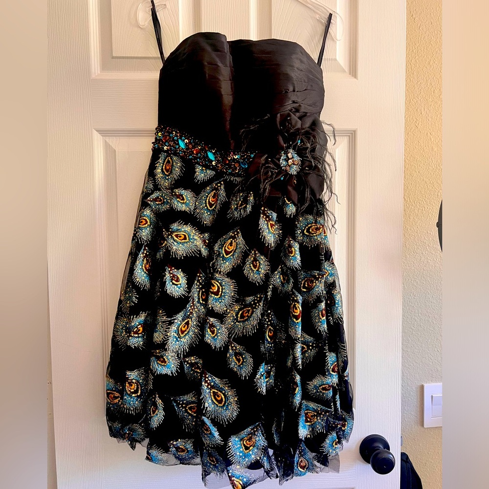 Beautiful strapless peacock dress in medium.